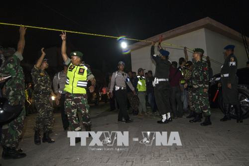 印尼东爪哇省警察局又遭袭致多名警察受伤 ảnh 2 印尼东爪哇省警察局又遭袭致多名警察受伤 ảnh 2