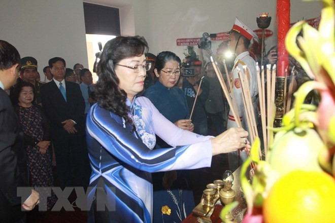 胡志明主席诞辰128周年:胡志明市领导向胡志明主席表达缅怀之情 ảnh 1 胡志明主席诞辰128周年:胡志明市领导向胡志明主席表达缅怀之情 ảnh 1