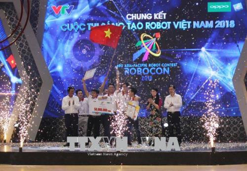 2018年越南机器人大赛总决赛:雒红大学LH-ATM队获冠军 ảnh 1 2018年越南机器人大赛总决赛:雒红大学LH-ATM队获冠军 ảnh 1
