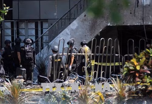 印尼东爪哇省发生连环爆炸袭击 造成至少13人死亡 ảnh 1 印尼东爪哇省发生连环爆炸袭击 造成至少13人死亡 ảnh 1