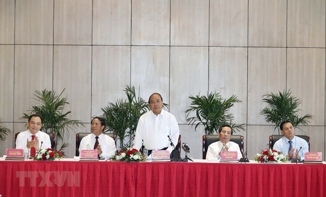 政府总理阮春福参观海防市Vinfast汽车制造厂 ảnh 3