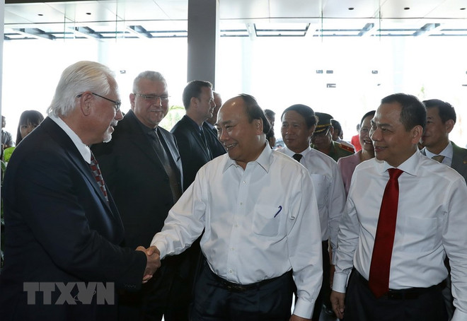 政府总理阮春福参观海防市Vinfast汽车制造厂 ảnh 1