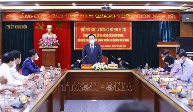 国会主席王廷惠检查河内市东英县和海阳省荆门市选举工作 ảnh 3 国会主席王廷惠检查河内市东英县和海阳省荆门市选举工作 ảnh 3