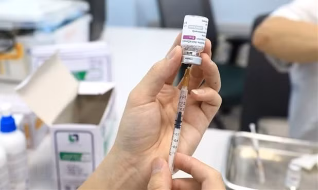 新冠肺炎疫情：5月27日下午为北江和北宁两省工人接种新冠疫苗 ảnh 1