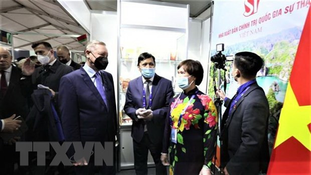 圣彼得堡国际书展:关于胡志明主席的书籍受欢迎 ảnh 2 圣彼得堡国际书展:关于胡志明主席的书籍受欢迎 ảnh 2