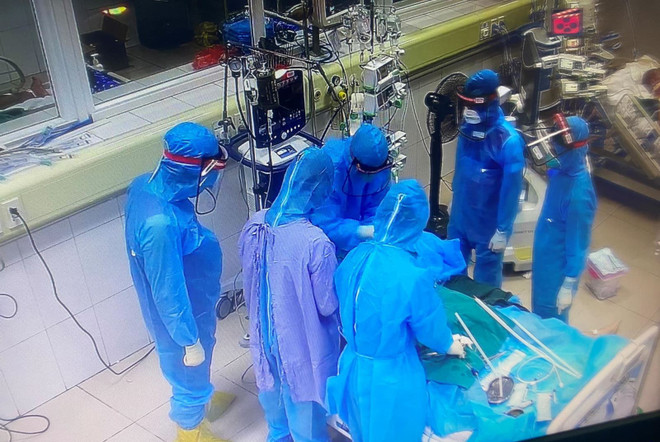 新冠肺炎疫情：越南新增一例死亡病例 累计死亡病例46例 ảnh 1