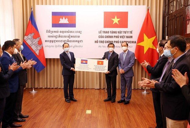 越南政府向柬埔寨政府提供医疗物资 助力柬埔寨防控疫情 ảnh 1 越南政府向柬埔寨政府提供医疗物资 助力柬埔寨防控疫情 ảnh 1