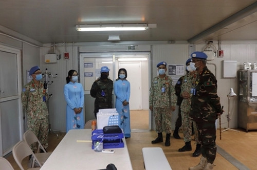 Unity分区军事司令对越南野战医院印象美好 ảnh 4 Unity分区军事司令对越南野战医院印象美好 ảnh 4