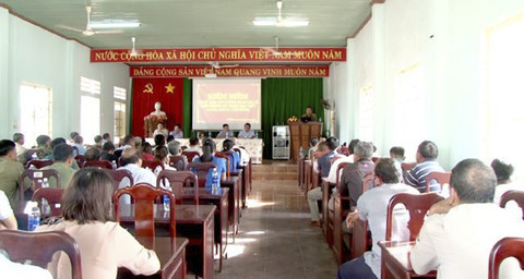 平福省5名恐怖组织成员向人民检讨 ảnh 1 平福省5名恐怖组织成员向人民检讨 ảnh 1