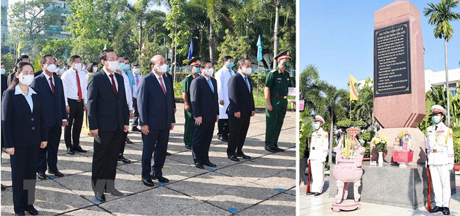 国家主席在胡志明市上香缅怀胡志明主席和英烈们 ảnh 2
