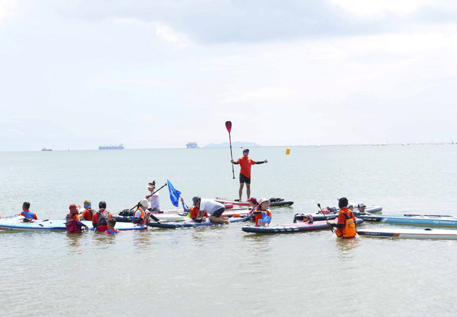 热闹非凡的2023年国际帆船与站立式划桨比赛 ảnh 1 热闹非凡的2023年国际帆船与站立式划桨比赛 ảnh 1