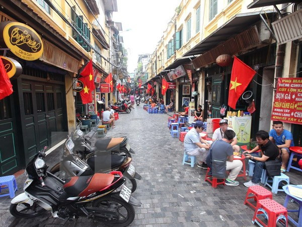 越共中央书记处常务书记黎鸿英出席“独立旗帜”电视直播节目 ảnh 1 越共中央书记处常务书记黎鸿英出席“独立旗帜”电视直播节目 ảnh 1