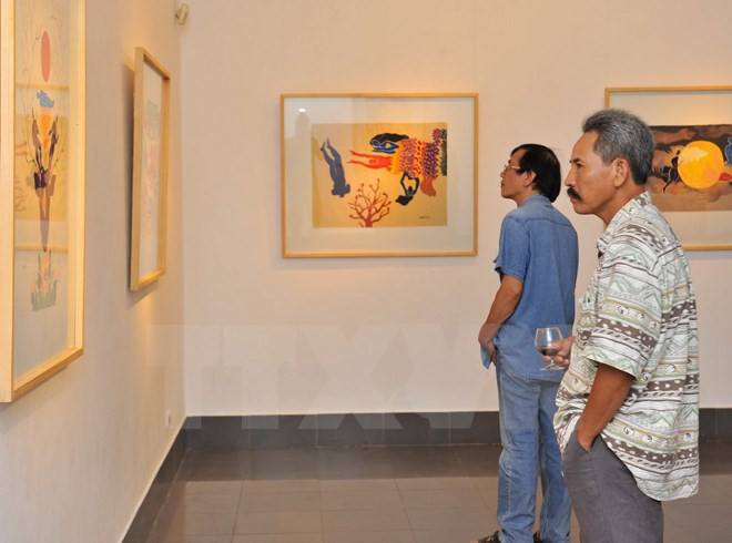 2015年首都河内美术展吸引众多参观者 ảnh 1 2015年首都河内美术展吸引众多参观者 ảnh 1