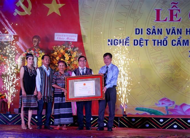 赫耶族同胞传统织锦手工业列入国家非物质文化遗产名单 ảnh 1 赫耶族同胞传统织锦手工业列入国家非物质文化遗产名单 ảnh 1