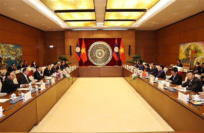 越南国会主席阮氏金银会见老挝总理通伦·西苏里 ảnh 2 越南国会主席阮氏金银会见老挝总理通伦·西苏里 ảnh 2
