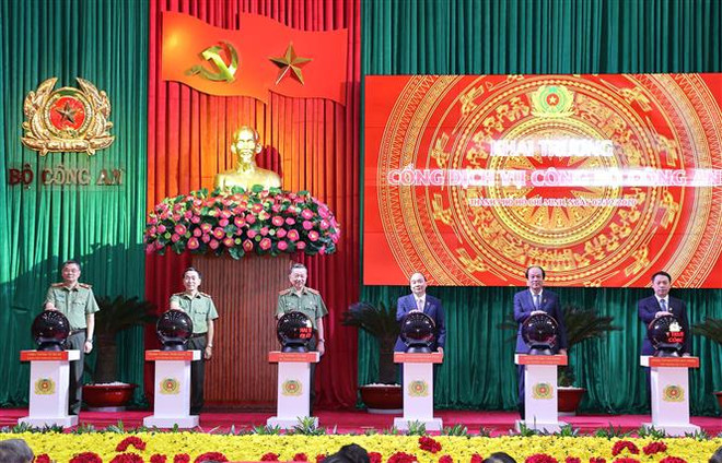 越南政府总理阮春福出席第76次全国公安会议开幕式 ảnh 2 越南政府总理阮春福出席第76次全国公安会议开幕式 ảnh 2