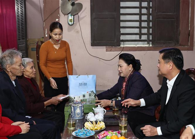 越南国会主席阮氏金银走访第四军区 ảnh 3 越南国会主席阮氏金银走访第四军区 ảnh 3