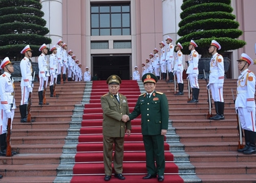 防务合作是越古关系的重要支柱之一 ảnh 2