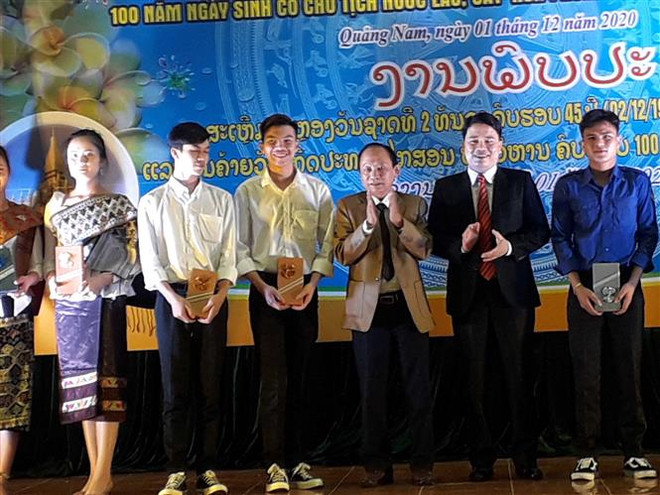 越南以多种形式庆祝老挝国庆45周年 ảnh 2 越南以多种形式庆祝老挝国庆45周年 ảnh 2