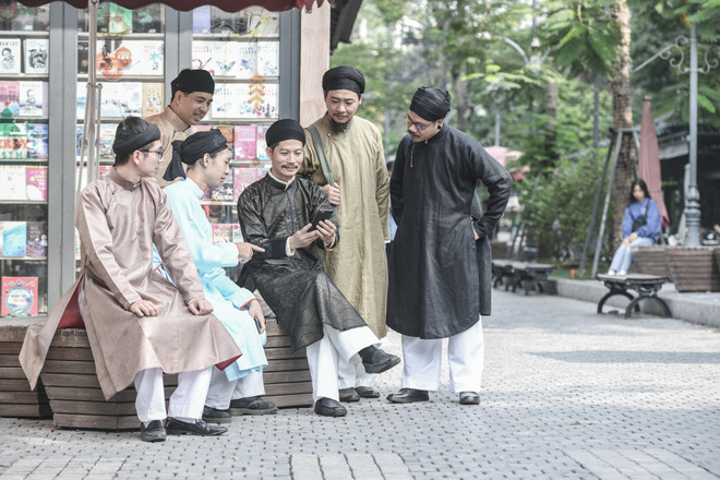 越南努力保护传统男士奥黛遗产 ảnh 2