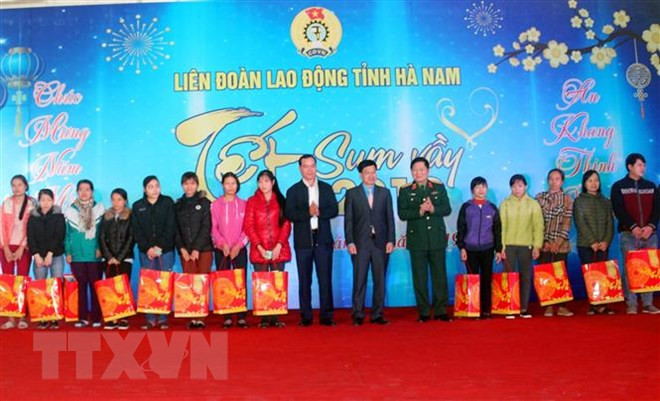 春节团聚活动为工人送去温暖 ảnh 1