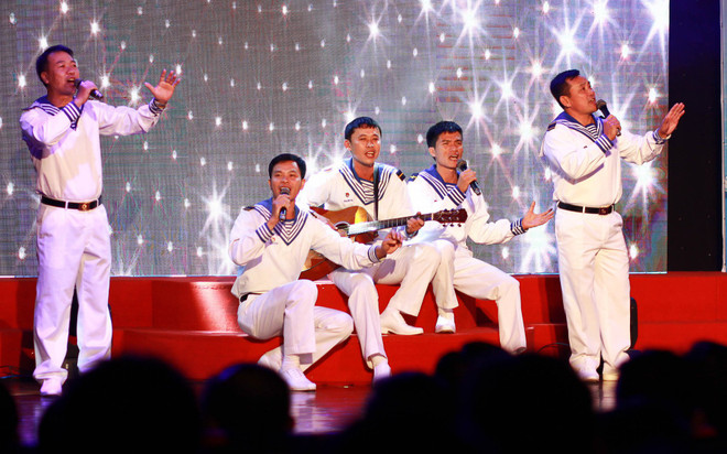 “海岛春天”文艺交流会在岘港市举行 ảnh 1 “海岛春天”文艺交流会在岘港市举行 ảnh 1