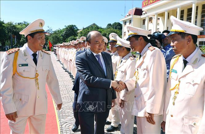 阮春福视察得农省公安厅执勤备战工作 ảnh 2 阮春福视察得农省公安厅执勤备战工作 ảnh 2