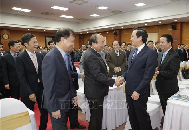 阮春福：工贸部门需进一步革新 力争超额完成目标 ảnh 1