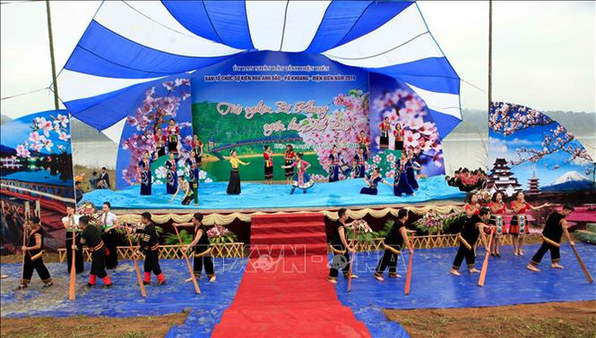  2019年第二次奠边-帕框樱花节吸引数千名游客参加 ảnh 1