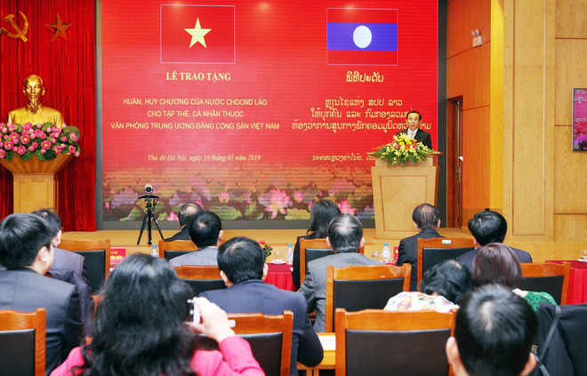 越共中央办公室荣获老挝劳动勋章 ảnh 1