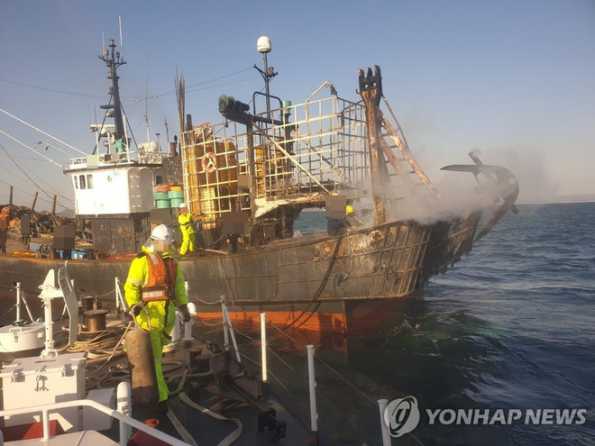 韩国渔船起火事故:为两名越南籍船员提供紧急救助 ảnh 1 韩国渔船起火事故:为两名越南籍船员提供紧急救助 ảnh 1