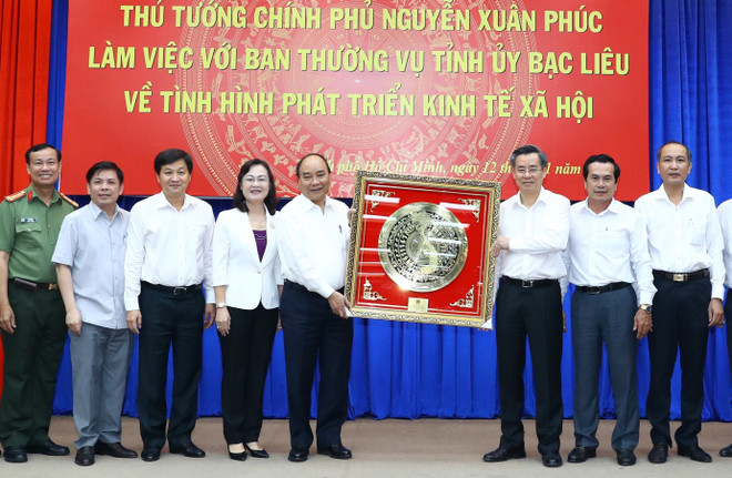 政府总理阮春福赴薄辽省调研 ảnh 1 政府总理阮春福赴薄辽省调研 ảnh 1