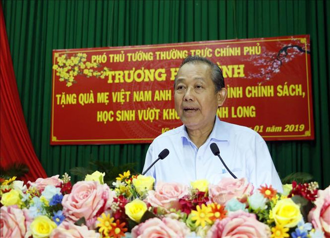 政府副总理张和平走访慰问永隆省优抚家庭和贫困学生 ảnh 1 政府副总理张和平走访慰问永隆省优抚家庭和贫困学生 ảnh 1
