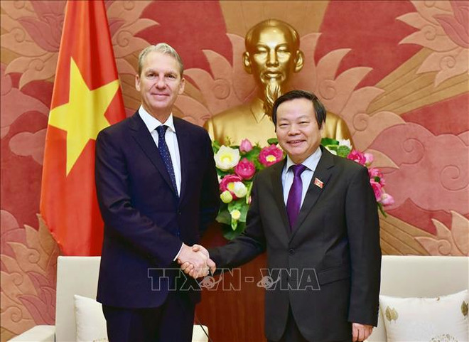 越南国会副主席冯国显会见美国辉瑞制药国际集团领导 ảnh 1 越南国会副主席冯国显会见美国辉瑞制药国际集团领导 ảnh 1