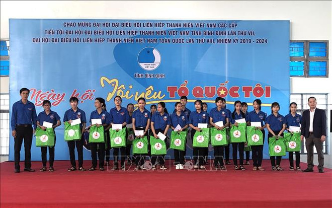 “我爱我的祖国”活动在平定省举行 ảnh 1