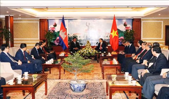 胡志明市人民委员会主席阮成锋会见柬埔寨王国政府副首相韶肯 ảnh 2 胡志明市人民委员会主席阮成锋会见柬埔寨王国政府副首相韶肯 ảnh 2