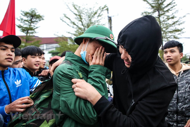 组图:首都河内新兵带着口罩奔赴军营 ảnh 11 组图:首都河内新兵带着口罩奔赴军营 ảnh 11