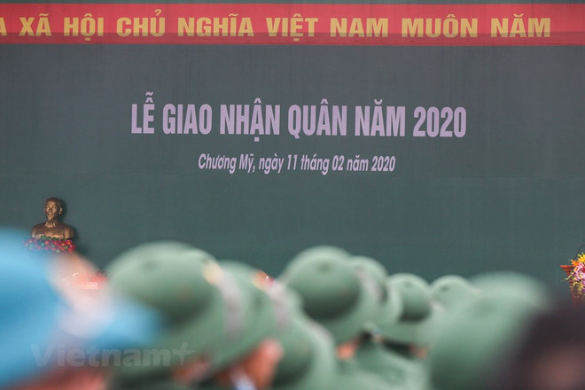 组图:首都河内新兵带着口罩奔赴军营 ảnh 2 组图:首都河内新兵带着口罩奔赴军营 ảnh 2