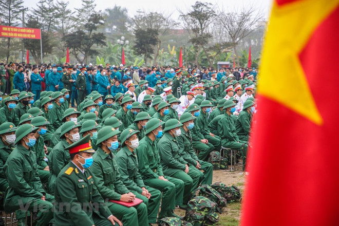 组图:首都河内新兵带着口罩奔赴军营 ảnh 3 组图:首都河内新兵带着口罩奔赴军营 ảnh 3