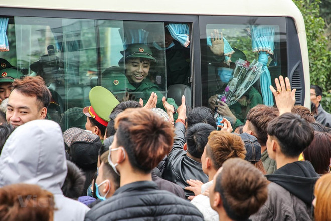 组图:首都河内新兵带着口罩奔赴军营 ảnh 13 组图:首都河内新兵带着口罩奔赴军营 ảnh 13