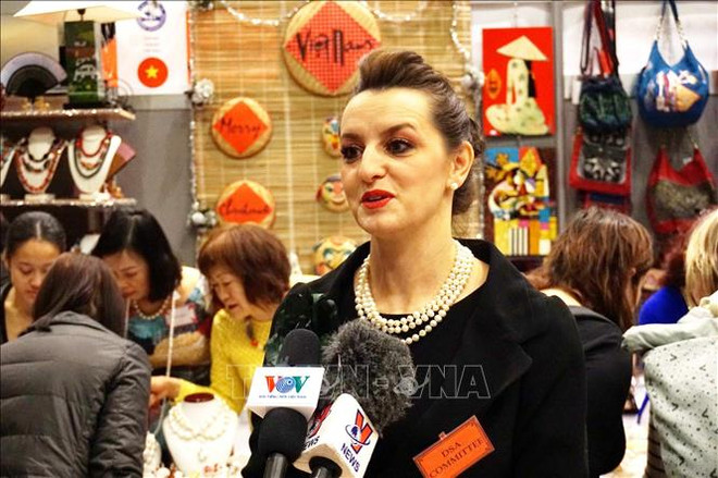 越南是布拉格圣诞慈善义卖活动不可或缺的代表 ảnh 1 越南是布拉格圣诞慈善义卖活动不可或缺的代表 ảnh 1