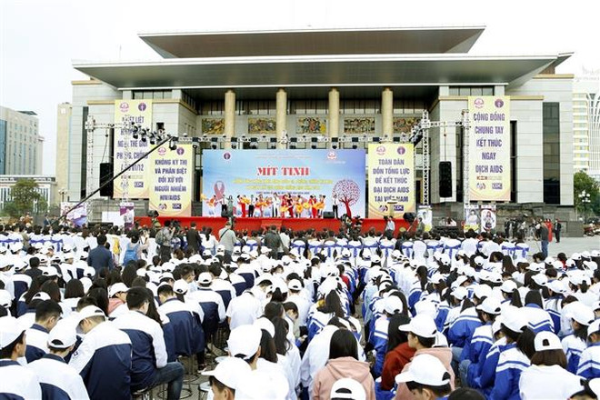 政府副总理武德儋出席“2019年国家防艾行动月”和“世界艾滋病日”响应活动 ảnh 2