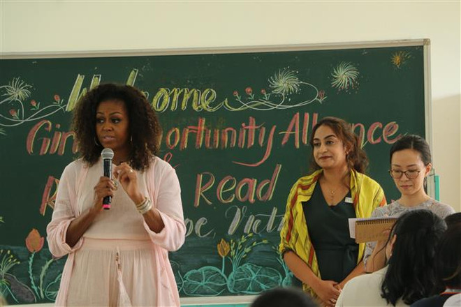 美国前总统夫人造访越南隆安省芹若高中 ảnh 1 美国前总统夫人造访越南隆安省芹若高中 ảnh 1