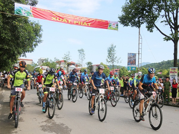 2019年越南·老街与中国·红河“两国一赛道”国际自行车赛结束 ảnh 2 2019年越南·老街与中国·红河“两国一赛道”国际自行车赛结束 ảnh 2