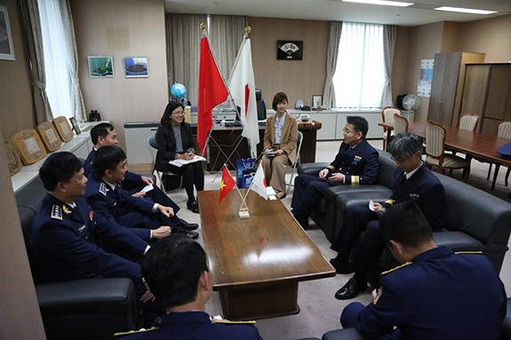 越南“CBS 8002号”海警船对日本进行访问 ảnh 2 越南“CBS 8002号”海警船对日本进行访问 ảnh 2