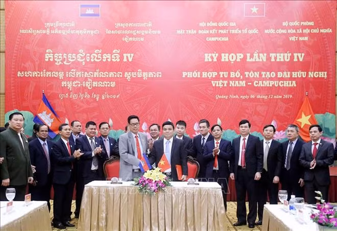 越南国防部与柬埔寨祖国团结发展阵线国家委员会第四次会议在下龙市召开 ảnh 1 越南国防部与柬埔寨祖国团结发展阵线国家委员会第四次会议在下龙市召开 ảnh 1