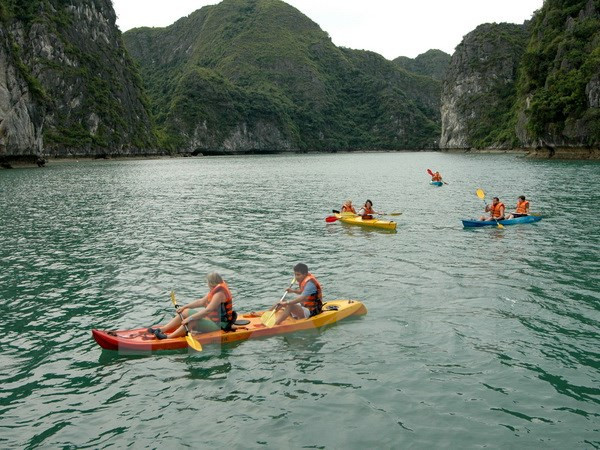 广宁省力争2018年接待游客人数达1200万人次 ảnh 2