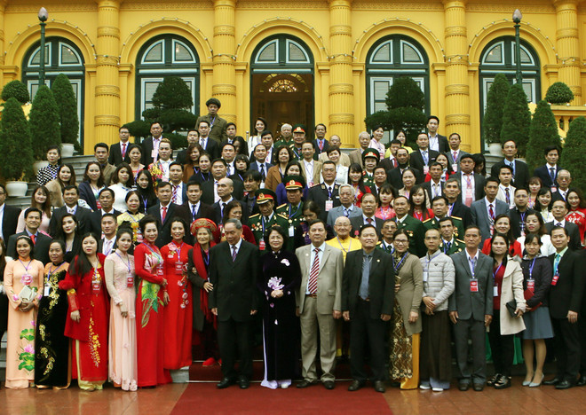 国家副主席登氏玉盛会见出席“2018年企业家与社区迎新春”活动代表团 ảnh 1 国家副主席登氏玉盛会见出席“2018年企业家与社区迎新春”活动代表团 ảnh 1