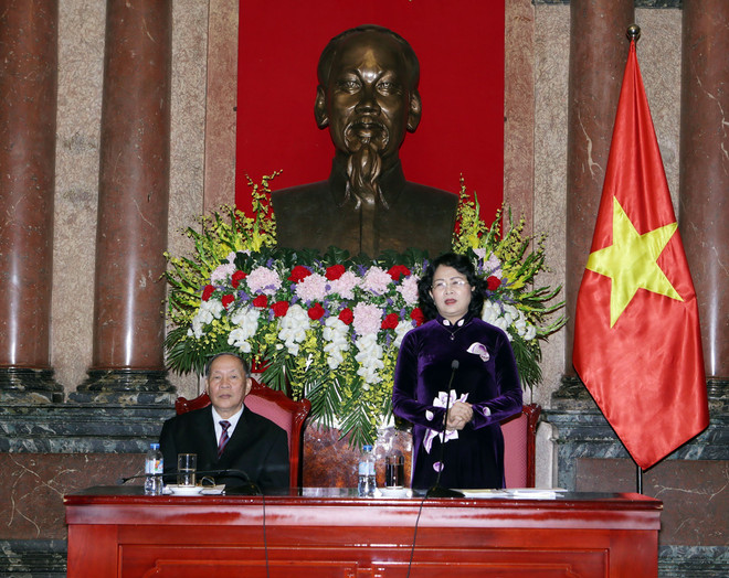 国家副主席登氏玉盛会见出席“2018年企业家与社区迎新春”活动代表团 ảnh 2 国家副主席登氏玉盛会见出席“2018年企业家与社区迎新春”活动代表团 ảnh 2