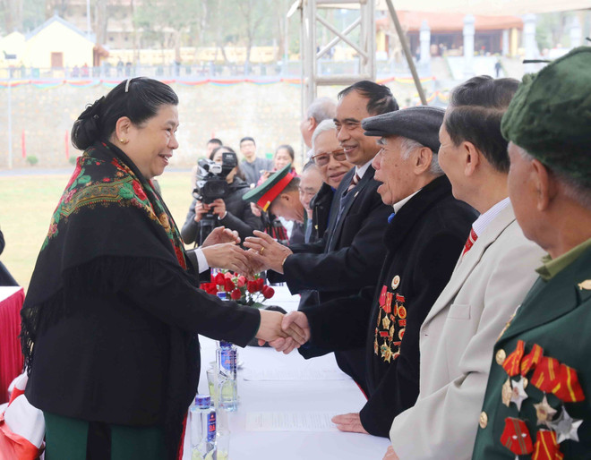 国会副主席丛氏放出席胡志明主席纪念堂落成仪式 ảnh 2 国会副主席丛氏放出席胡志明主席纪念堂落成仪式 ảnh 2